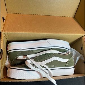 Brand new with box 1.5 unisex Vans Grape Leaf/ True White